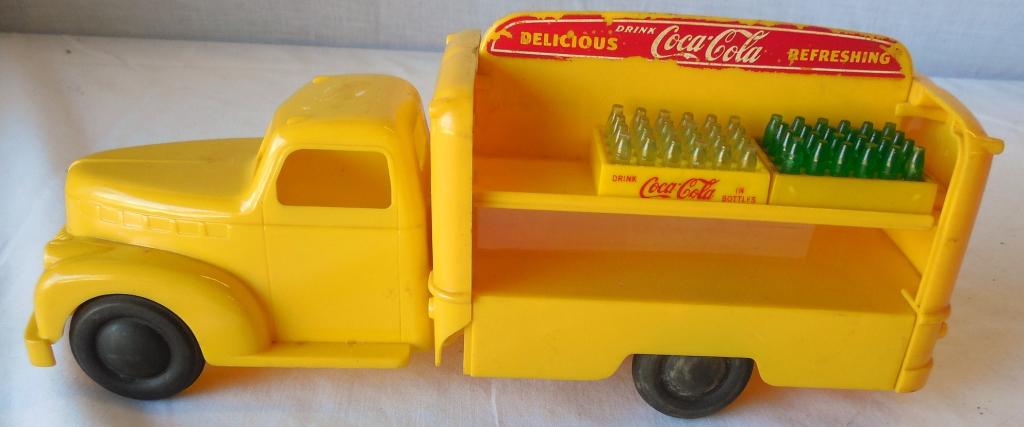 Marx Plastic Coca=Cola Truck with Cases see photos: see photos