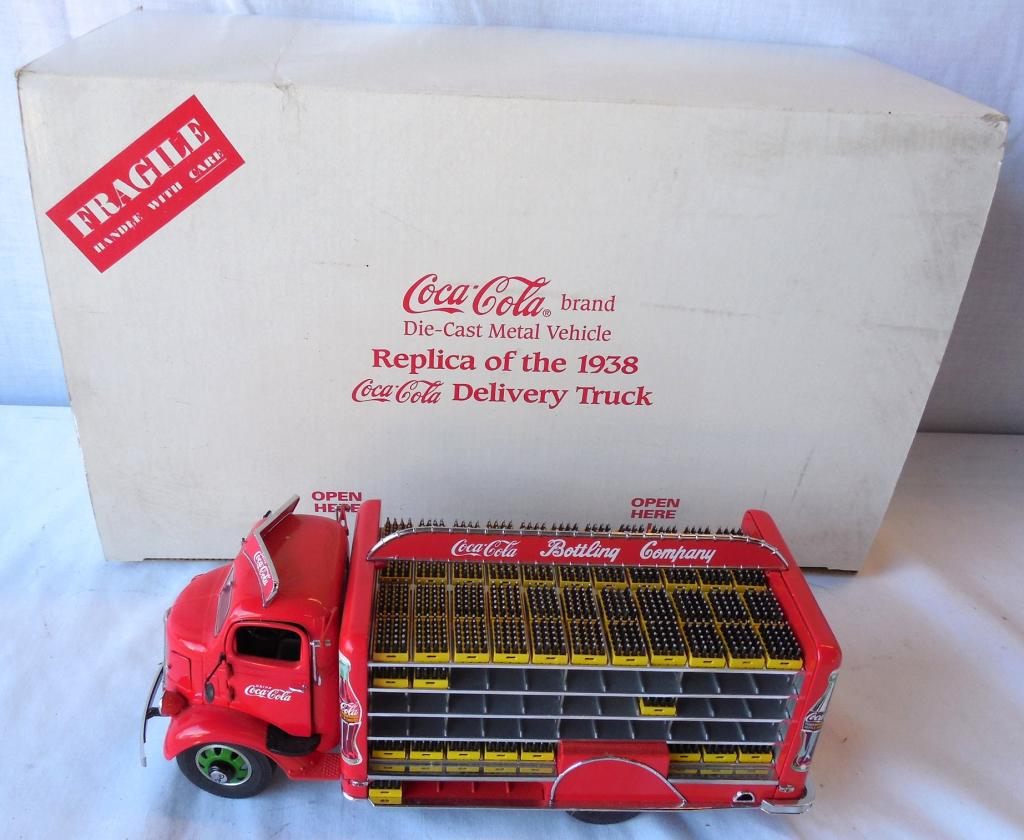 Danbury Mint Replica 1938 Coke Delivery Truck original: original box, hundreds of mini crates