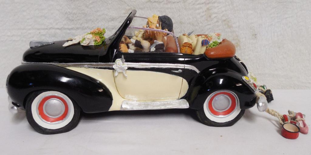 Guillermo Forchino Resin Just Married Car great shape, (1 of 7)