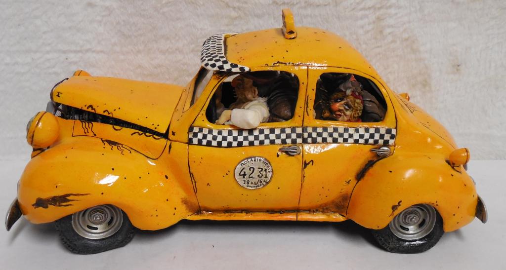 Guillermo Forchino Resin Taxi Cab Damaged Headlight (1 of 8)