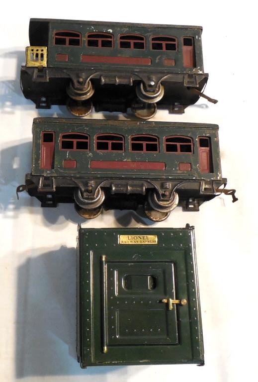 2 Lionel Cars / Lionel 205 Freight Container see photos (1 of 6)