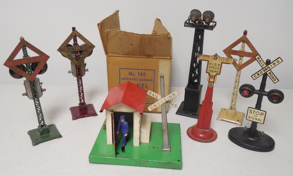 lot of 7 crossing gates lights etc. all used have some: all used have some damage see photos