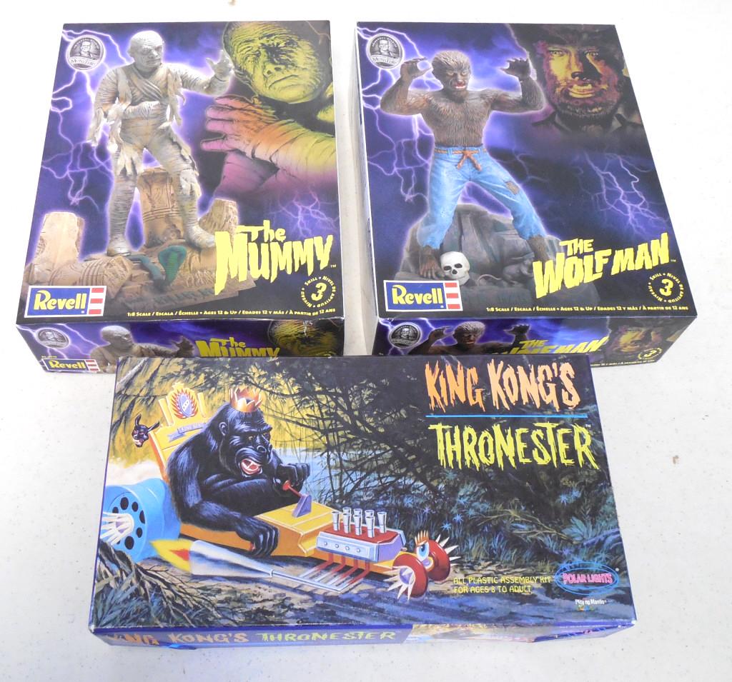 3 model kits Polar Lights King Kong Thronester, Revell (1 of 4)