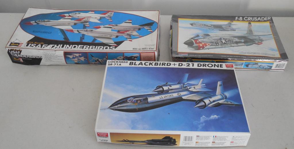3 model kits Monogram F-8 Crusader, Academy Lockheed (1 of 4)