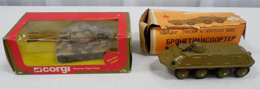 Pair of Tanks Corgi / Russian(?) box for Russian tank (1 of 3)