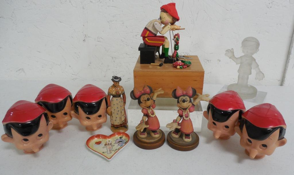 Pinnocchio Music Box / Soaky Heads/ Figurine Minnie: Minnie Mouse and lot Music Box is Animated and Works