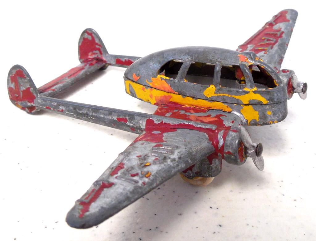 Hubley Metal Airplane TAT NC-31 (1 of 5)