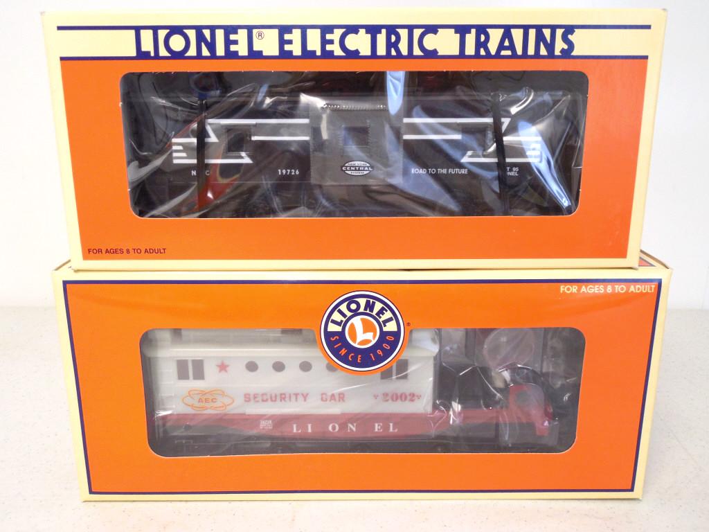 lot of 2 Lionel train cars w/ boxes (1 of 2)
