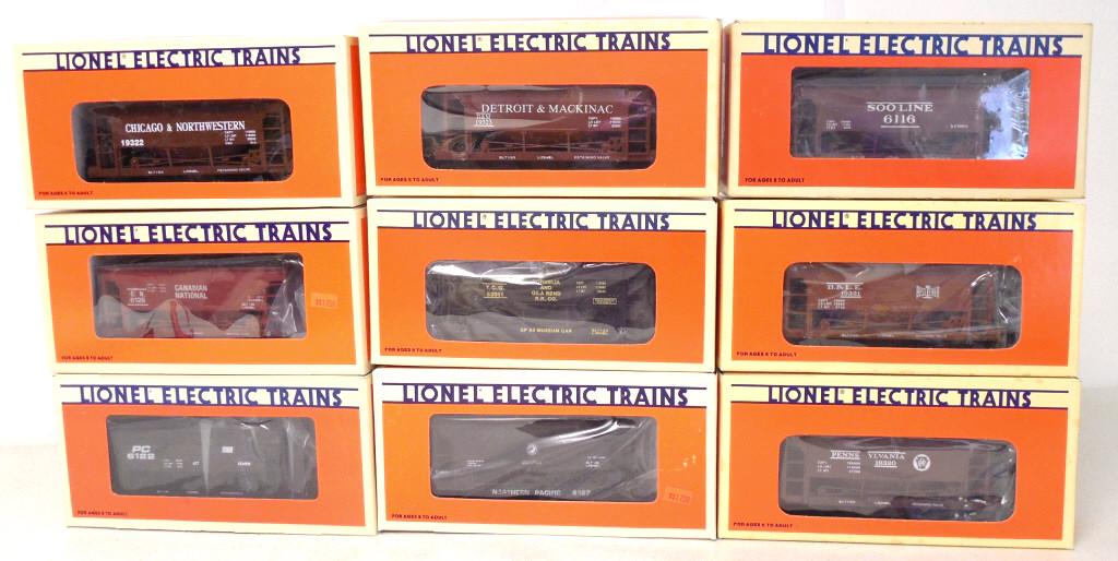lot of 9 Lionel train cars w/ boxes (1 of 12)