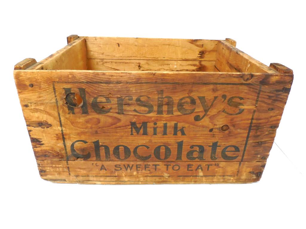 Hershey's Milk Chocolate wooden Box (1 of 7)
