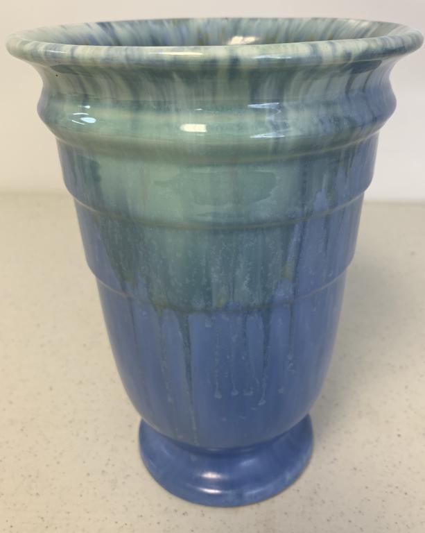 Unknown pottery vase (1 of 4)
