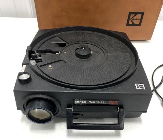 Kodak Carousel Slide Projector 750H in Case (1 of 2)