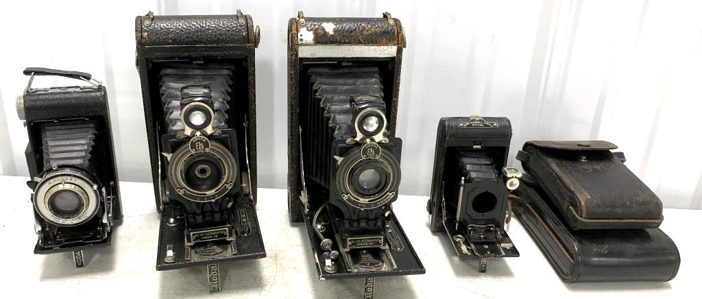 Lot of 4 Kodak Cameras 2 Cases (1 of 4)