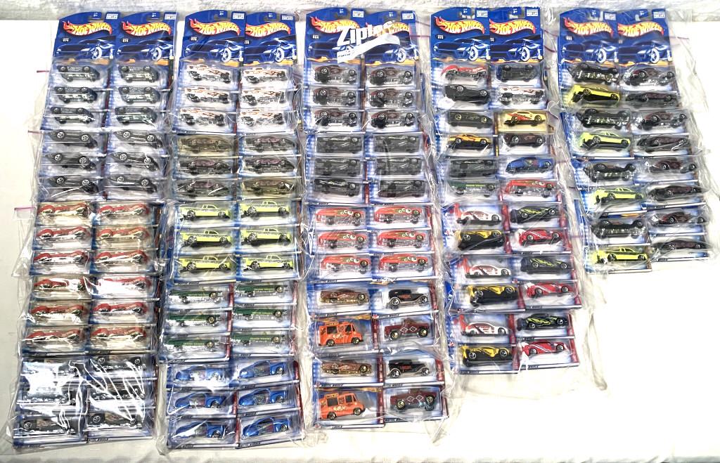 lot of 100+ 2001 Hot Wheels series (1 of 7)