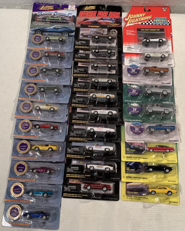 25+ Johnny Lightning Pace Cars, Super Chevy: Classic Customs Corvette, Truckin America, box 184