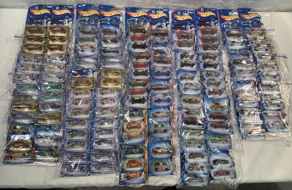 lot of 100+ asst 2003, 2004, Hot Wheels: Cereal crunchers & others, box 181
