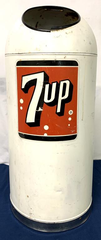 Bennett Mfg 7UP metal garbage can (1 of 4)