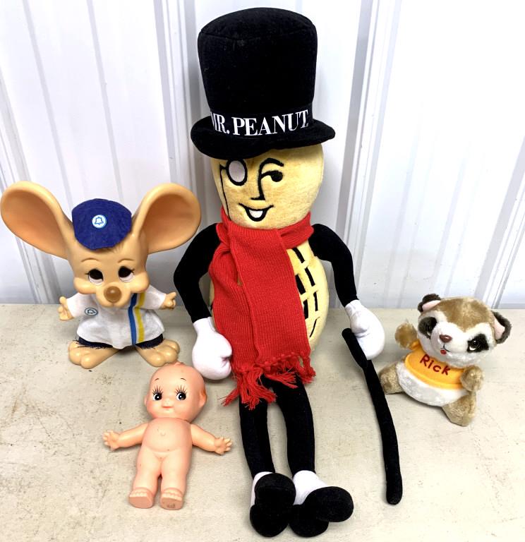Lot of 4 Characters Mr. Peanut and 3 Others (1 of 8)