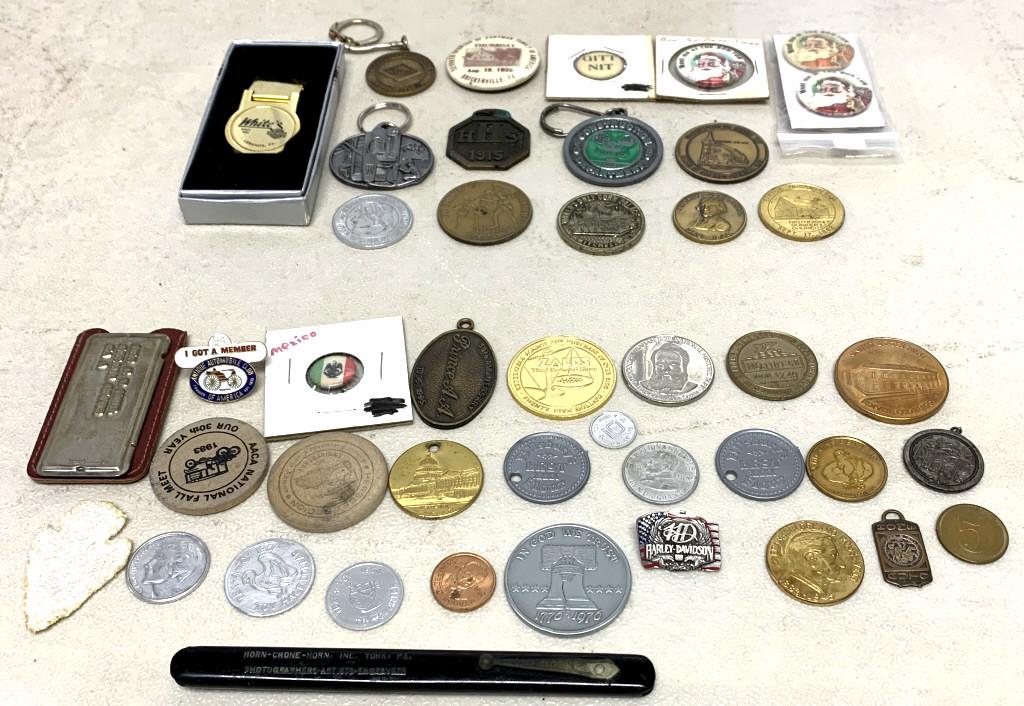 Lot of 43 Tokens / Badges / Keychains / Others: see photos