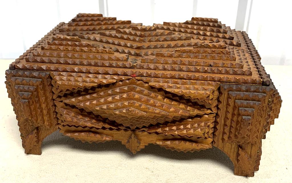 Tramp Art Felt Lined Box (1 of 6)