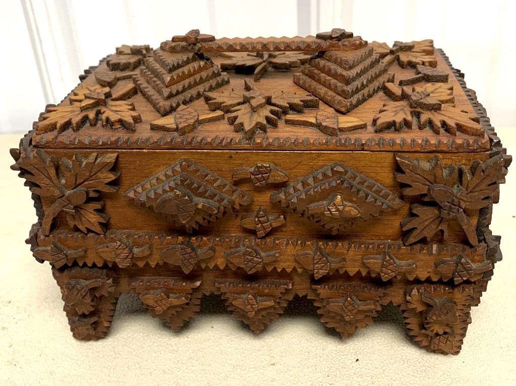 Tramp Art Box Velvet Lined Very Fancy (1 of 5)