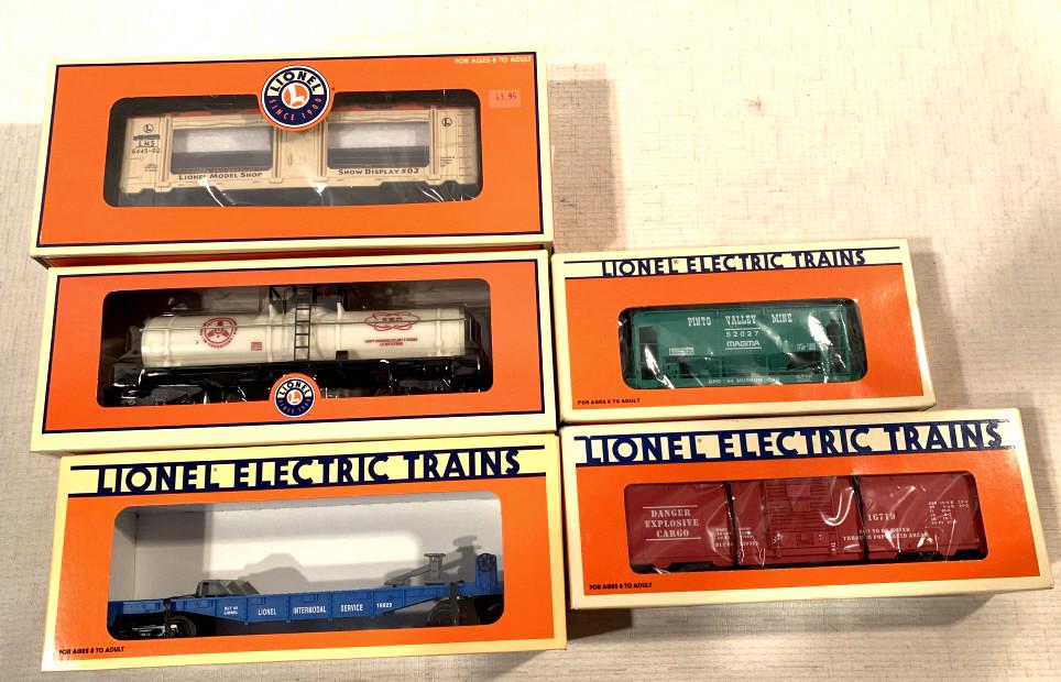 Lot of 5 Lionel Train Cars in boxes (1 of 9)