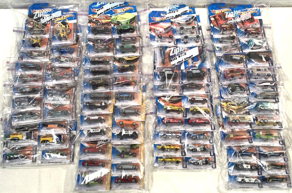 lot of 80+ 2011 Hot Wheels various series (1 of 5)