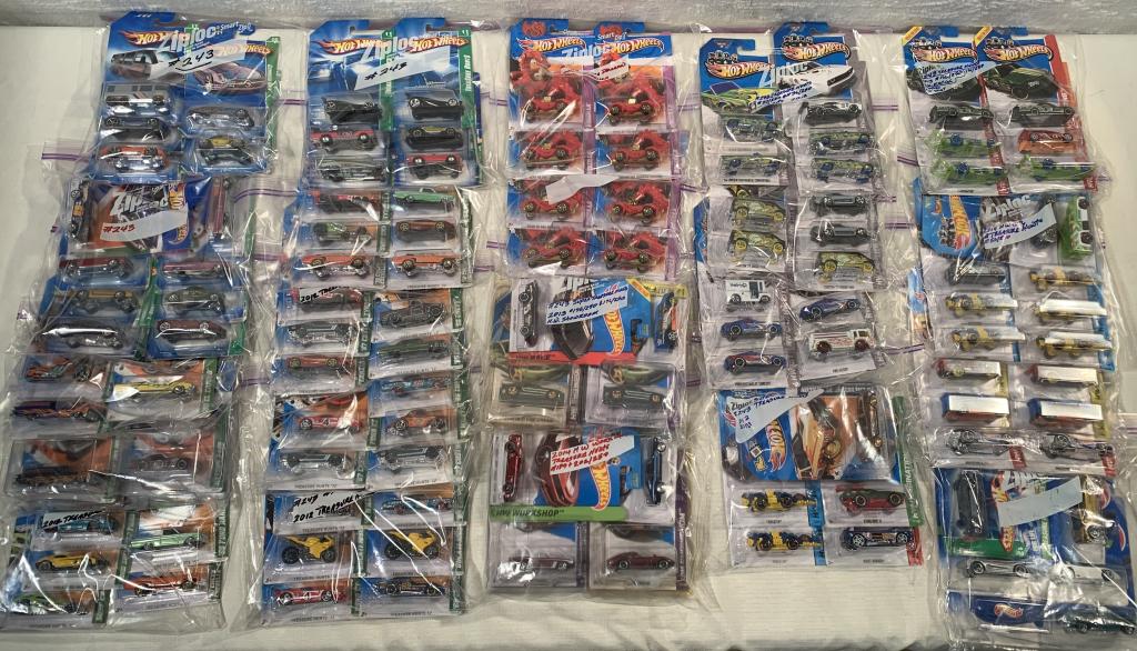 lot of 100+ Hot Wheels various series (1 of 7)