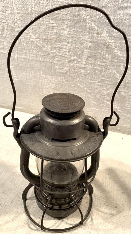 Dietz Vesta RR Lantern with Clear Globe (1 of 3)