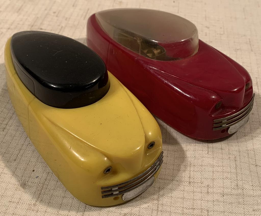 Pair of Futuristic Cars No Name (1 of 5)