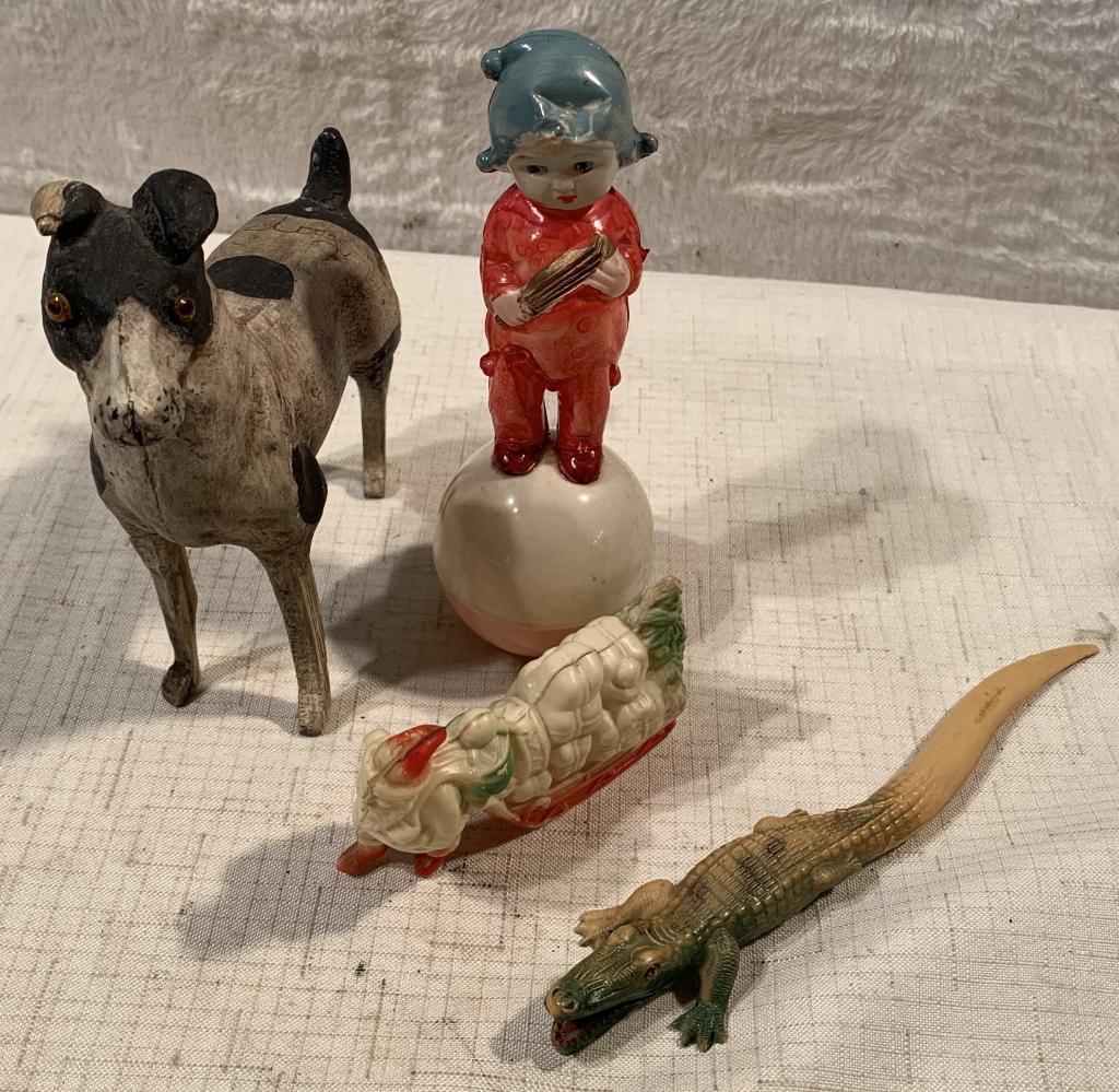 Roly Poly / Stick Leg Dog Celluloid Santa/Alliator (1 of 7)