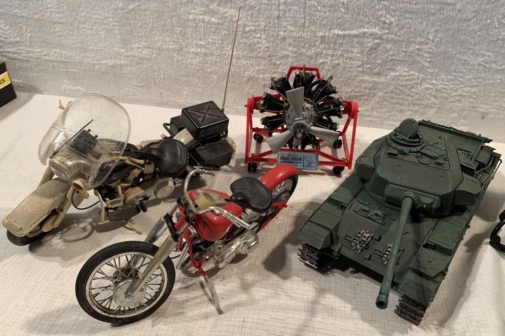 Lot of 4 Models 2 Motorcycles/ Tank / Engine (1 of 7)