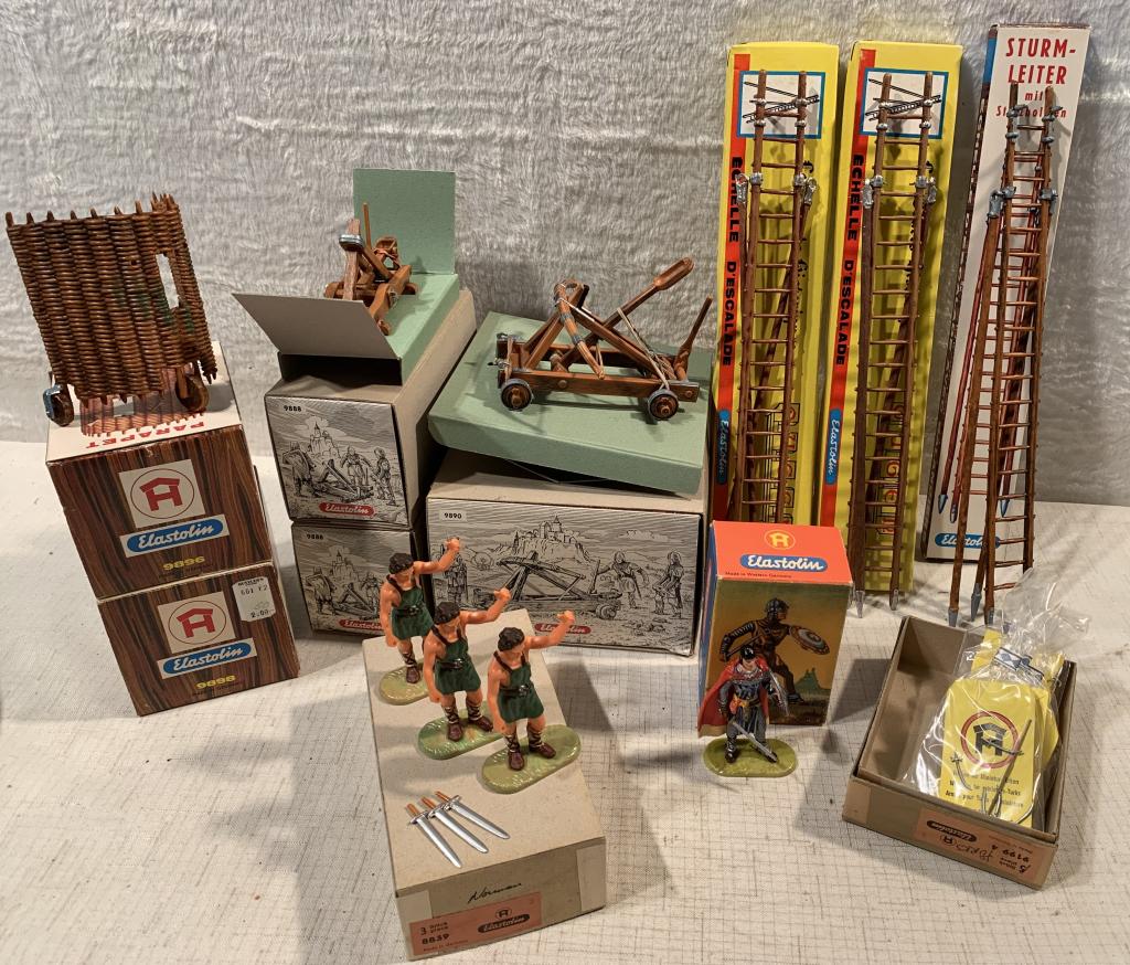 Lot of 11 Elastolin Pieces (1 of 17)