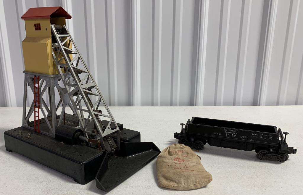 lot of 3 Lionel coal elevator, coal car, bag of co (1 of 8)
