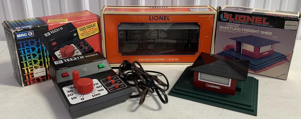 3 Lionel Station Platform, whistling freight shed, (1 of 8)