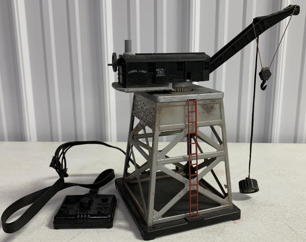 Lionel Remote Control Crane on metal platform (1 of 6)