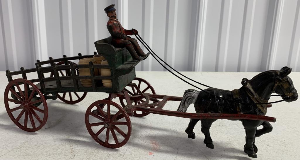 Cast Iron Horse Drawn Wagon, barrels & driver (1 of 6)