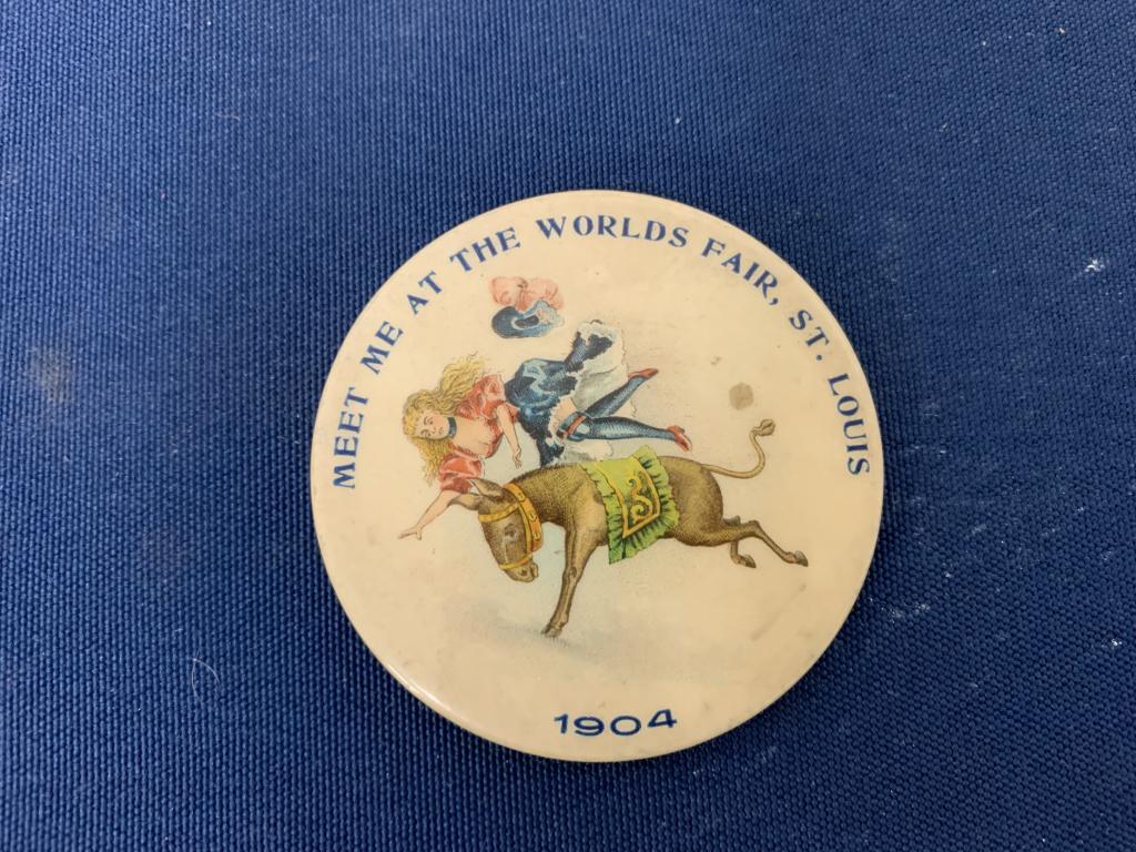 1904 World's Fair St. Louis Compact Mirror (1 of 3)