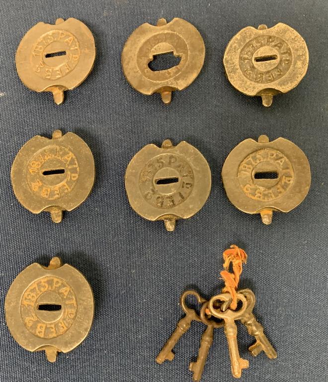 lot of 8 Cast Iron Bank Bottom Plugs & keys (1 of 6)