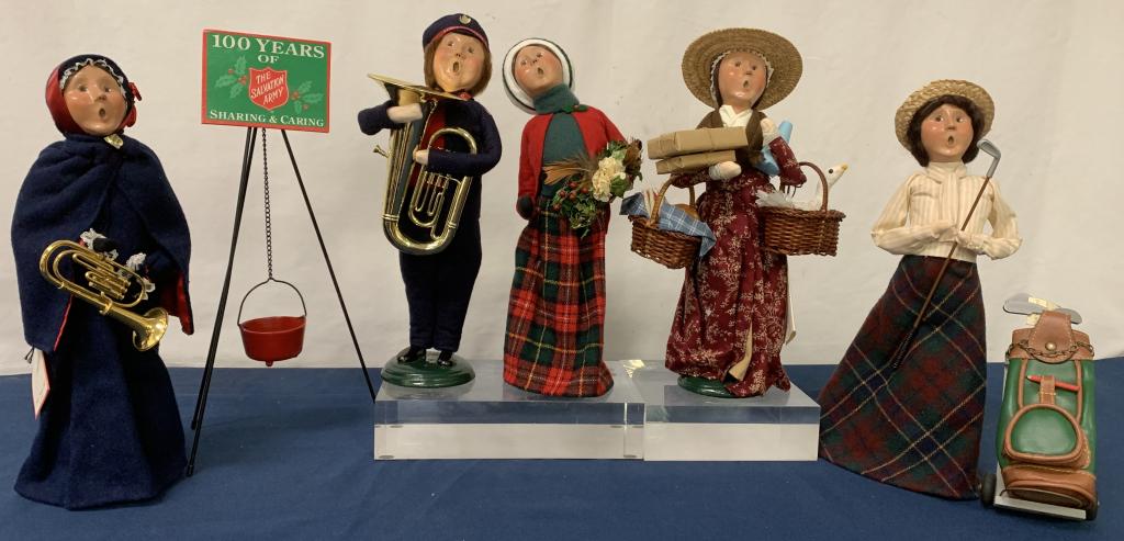 5 Byers Choice Carolers & 2 Accessories (1 of 4)