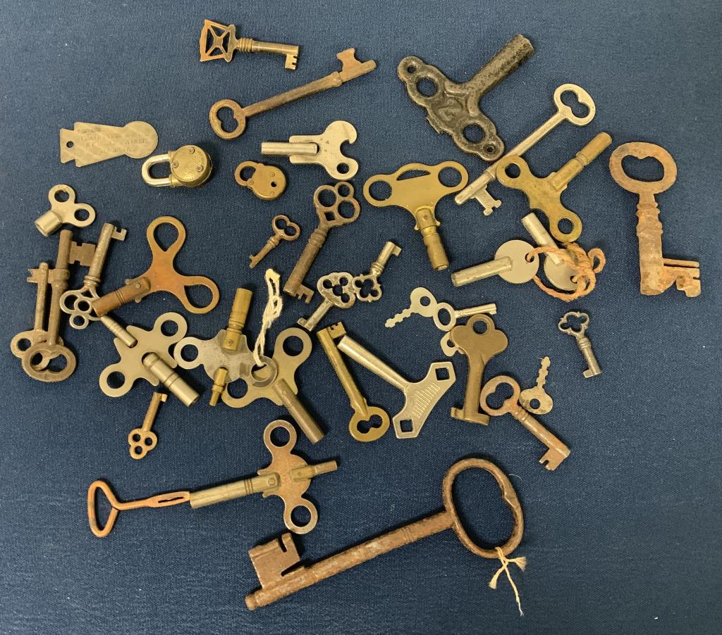 lot of asst keys, clocks, doors, skeleton, others (1 of 4)