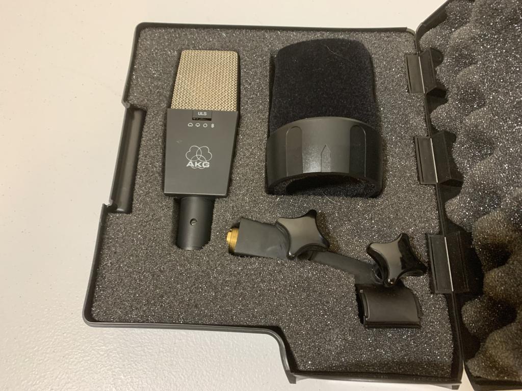 AKG C 414 B-ULS Condenser Microphone (1 of 3)