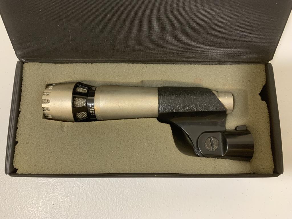 AKG D1000E Microphone w/ Mic Clip (1 of 3)