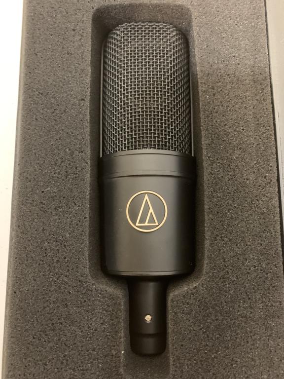 Audio-Technica AT4033 Cardioid Condenser Mic: in box w/ case