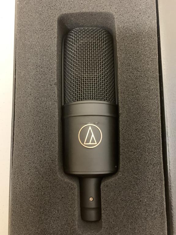 Audio-Technica AT4033 Cardioid Condenser Mic: w/ case