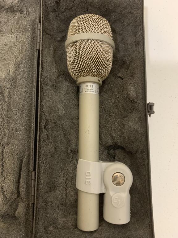 Electro Voice RE11 Dynamic Cardioid Mic (1 of 2)