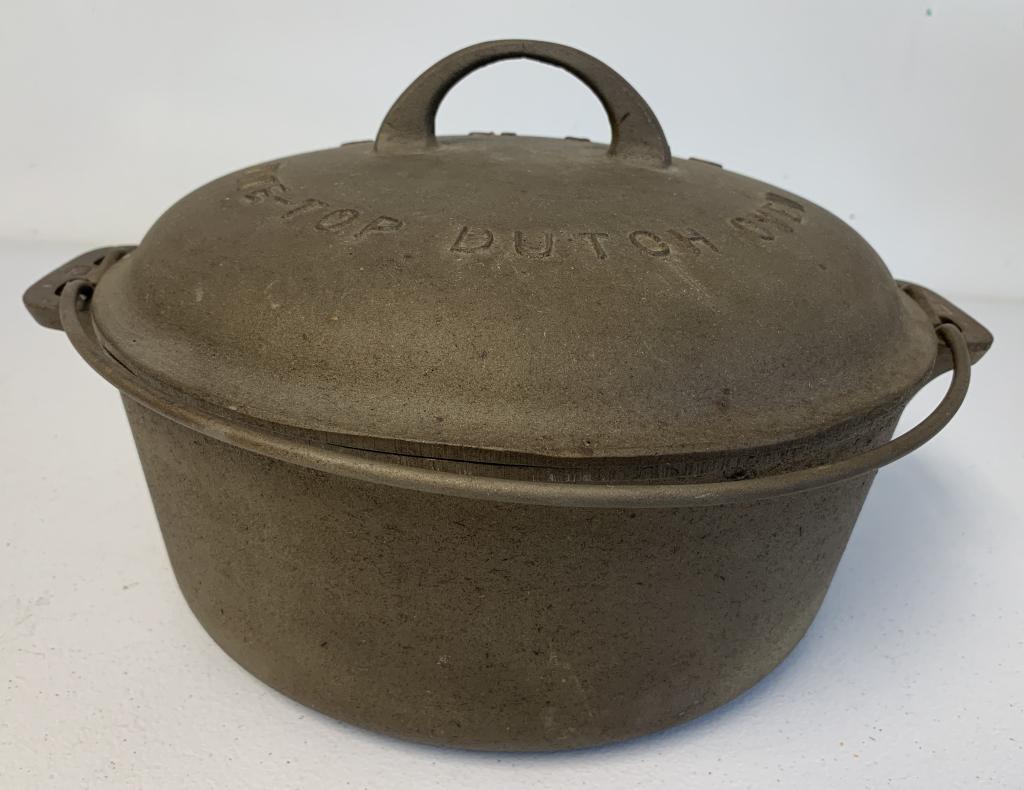 Griswold Tit-Top Dutch Oven No.8: w/ lid and insert, scratches on lid