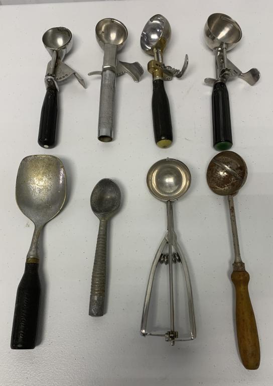 lot of 8 Ice Cream Scoops: Williamson,Myers delux disher,Hamilton Beach,Bi-Cor,some rust,tarnishing