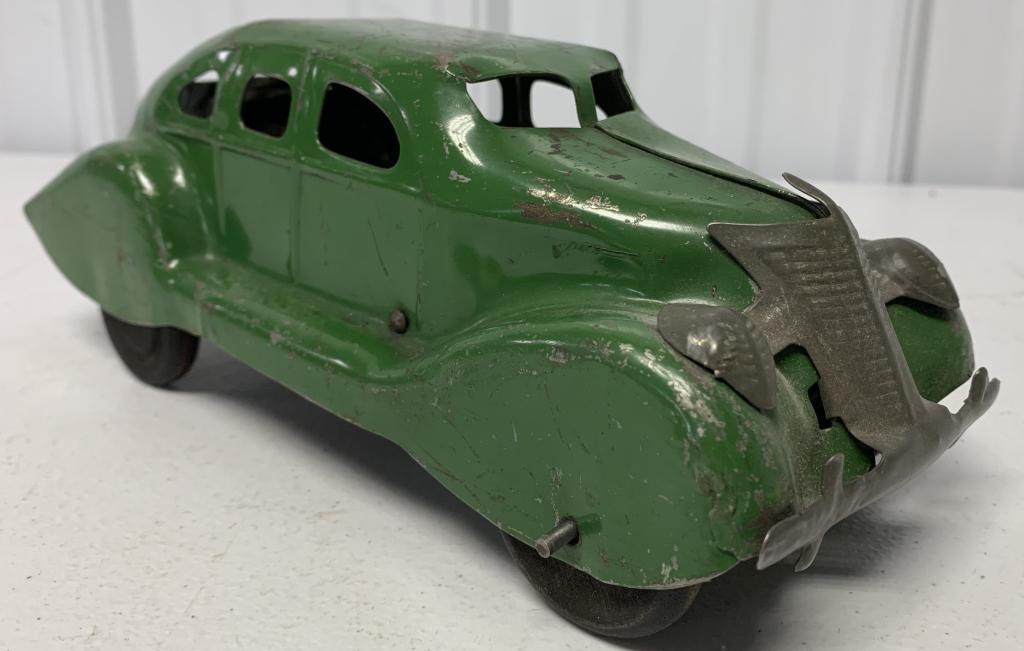 Green Metal "Mystery" Car (1 of 3)
