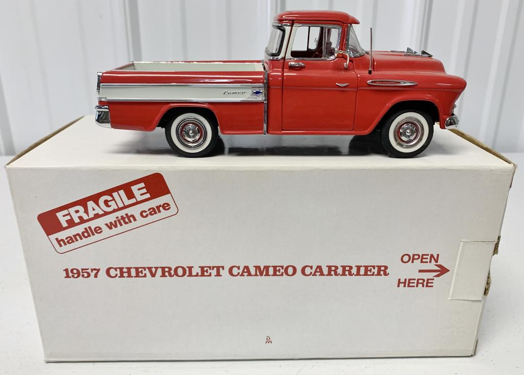 Danbury Mint 1957 Chevy Cameo Carrier/Box: see photos